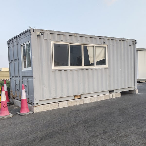 portable classroom trailers typically include features such as desks, chairs, whiteboards, heating and cooling systems, and electricity